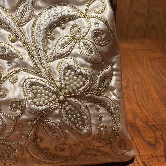 Charles S Kahn, Inc Handbag Vinyl Covered Satin W/Gold Thread Pearls & Diamonds - Picture 4 of 16
